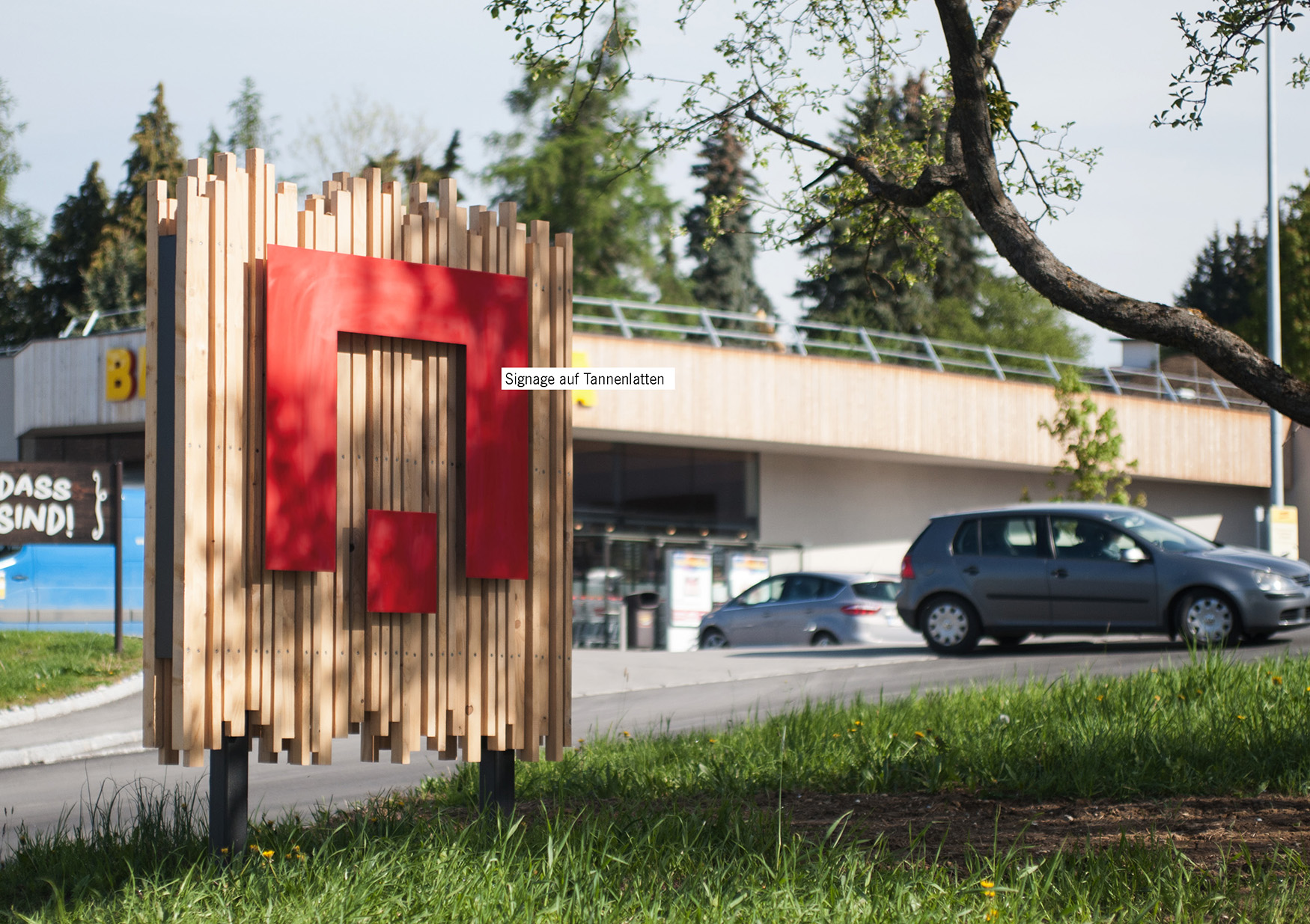 Signage auf Tannenlatten